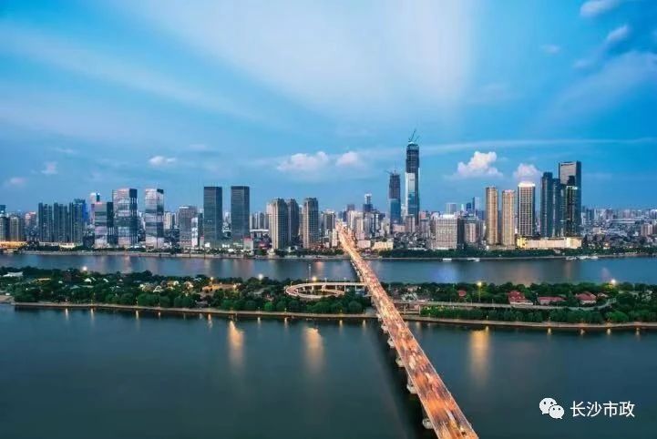 以城市，見(jiàn)未來(lái)；與城市，共成長(zhǎng)